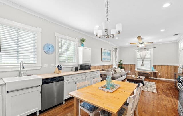 2-bedroom rental at 103 Saint Charles in San Antonio, TX — photo 5