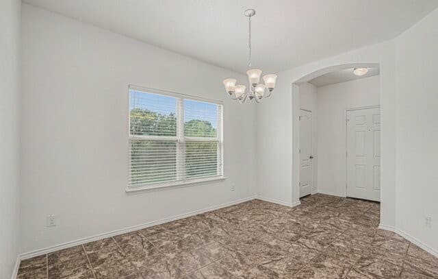 5-bedroom rental at 8410 Puente in San Antonio, TX — photo 3