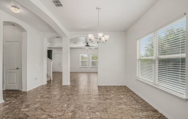 5-bedroom rental at 8410 Puente in San Antonio, TX — photo 4