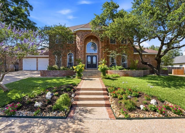 4-bedroom rental at 1618 Foxberry in San Antonio, TX — photo 3