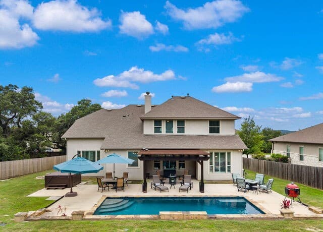 5-bedroom rental at 28906 Balcones Crk in Boerne, TX — photo 4