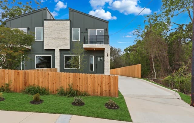3-bedroom rental at 2111 Virginia Unit 102 in San Antonio, TX — photo 2
