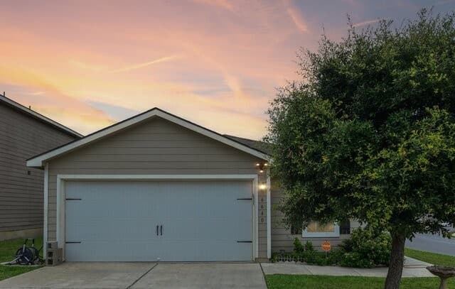 4-bedroom rental at 6640 Rosenthal Pass in San Antonio, TX — photo 1