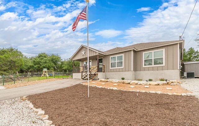3-bedroom rental at 421 Smoking Rifle in Spring Branch, TX — photo 3
