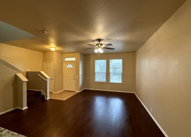 2-bedroom rental at 13516 Bristow Dawn in San Antonio, TX — photo 2