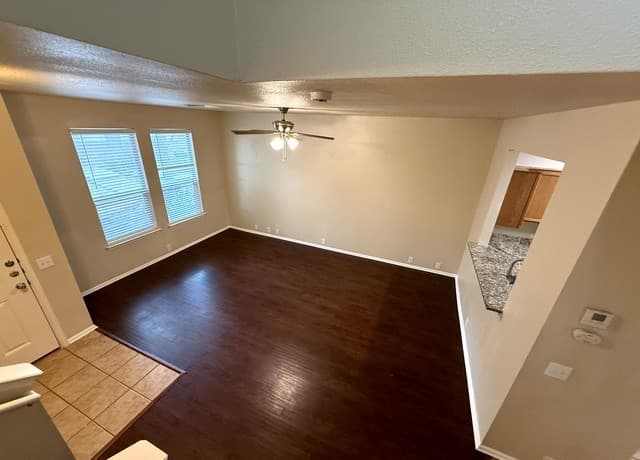2-bedroom rental at 13516 Bristow Dawn in San Antonio, TX — photo 3