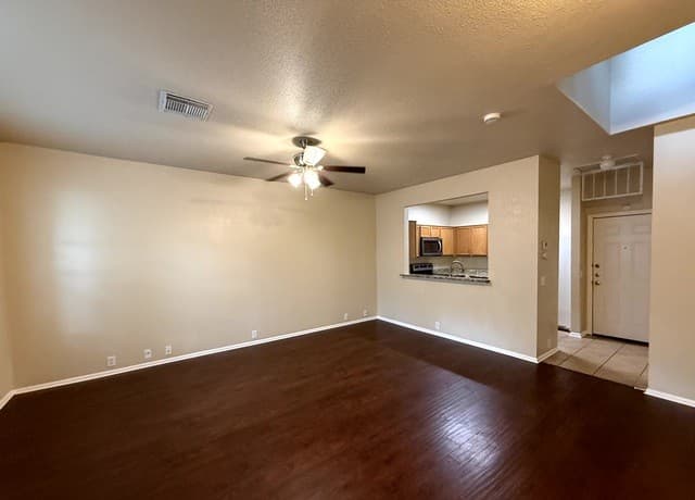 2-bedroom rental at 13516 Bristow Dawn in San Antonio, TX — photo 5
