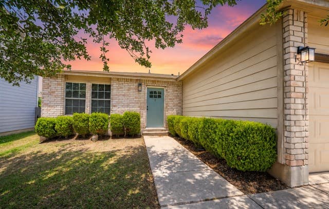 3-bedroom rental at 152 Hinge Chase in Cibolo, TX — photo 2