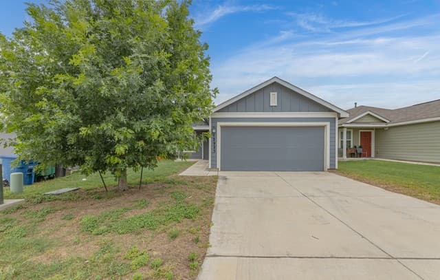 3-bedroom rental at 12923 Links Bch in San Antonio, TX — photo 2
