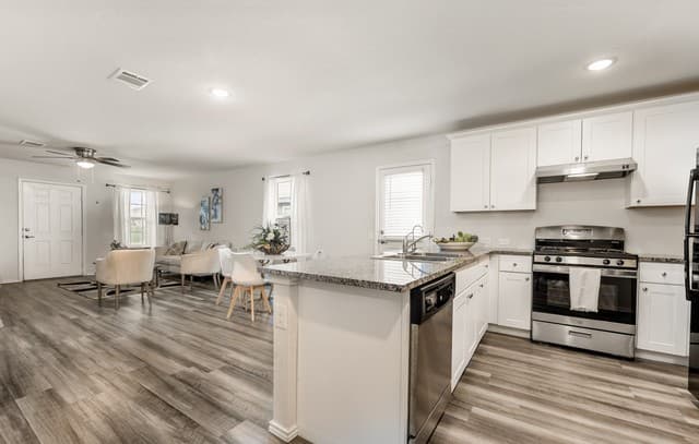 3-bedroom rental at 12923 Links Bch in San Antonio, TX — photo 5