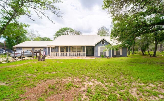 3-bedroom rental at 759 Falling Leaves Dr in Adkins, TX — photo 3