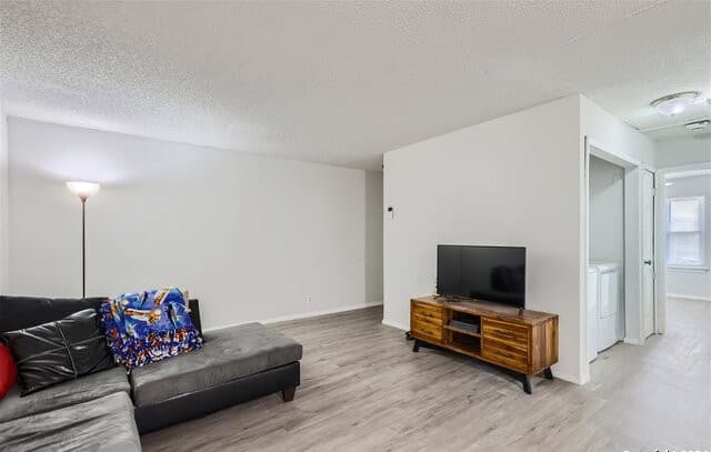2-bedroom rental at 6829 Oldham in San Antonio, TX — photo 2
