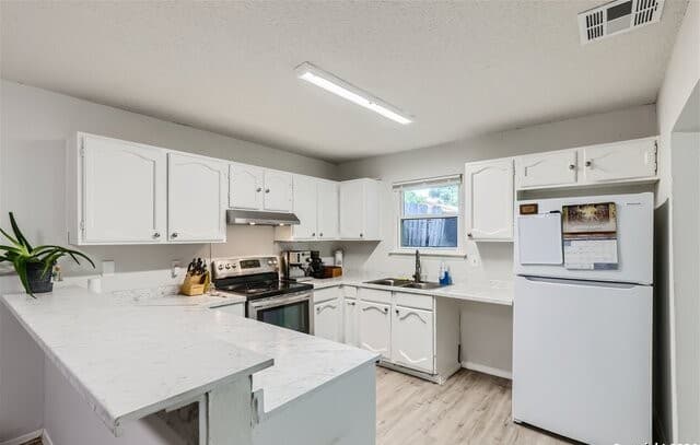 2-bedroom rental at 6829 Oldham in San Antonio, TX — photo 3