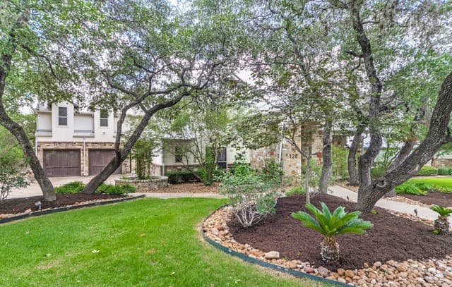 6-bedroom rental at 126 S Tower Dr in San Antonio, TX — photo 2