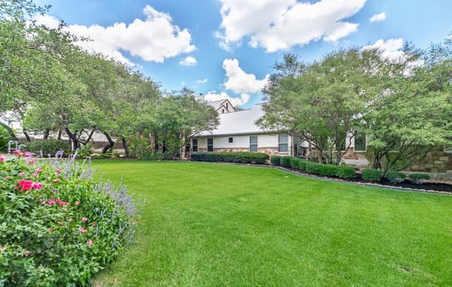 6-bedroom rental at 126 S Tower Dr in San Antonio, TX — photo 5