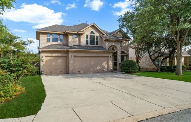 5-bedroom rental at 3338 Bending Creek in San Antonio, TX — photo 2