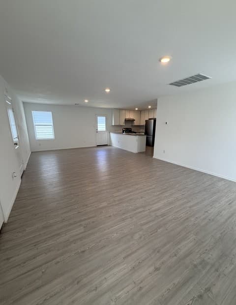 3-bedroom rental at 2822 Millikan Dr in Converse, TX — photo 4