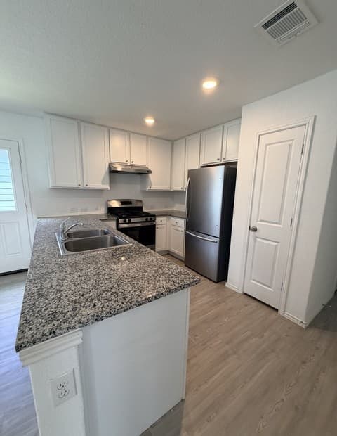 3-bedroom rental at 2822 Millikan Dr in Converse, TX — photo 5