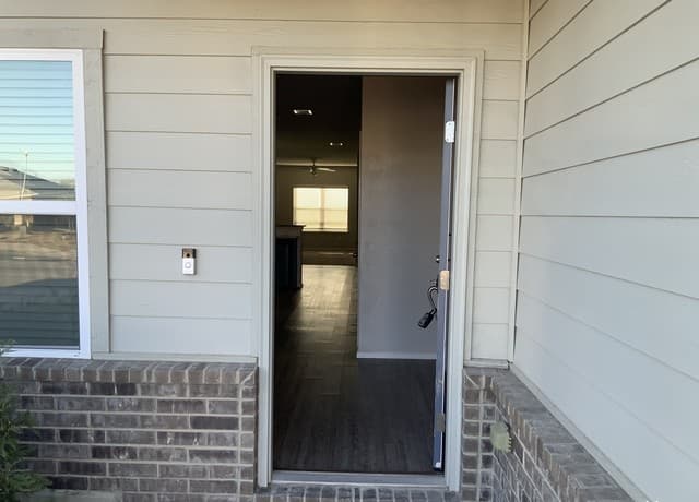 3-bedroom rental at 2409 Key Hole view in Converse, TX — photo 3