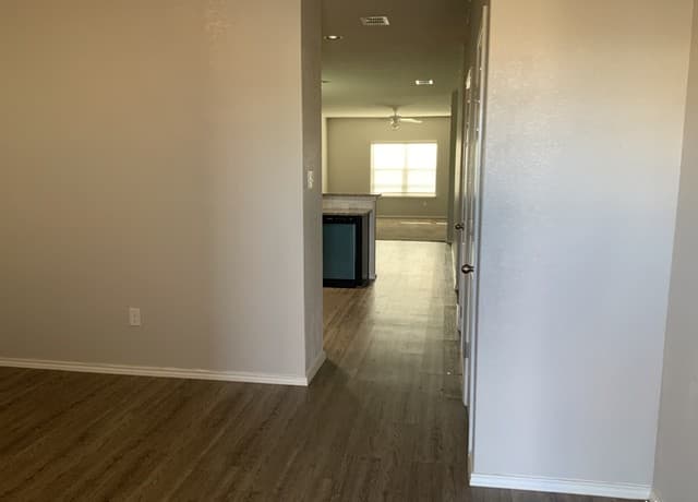 3-bedroom rental at 2409 Key Hole view in Converse, TX — photo 4