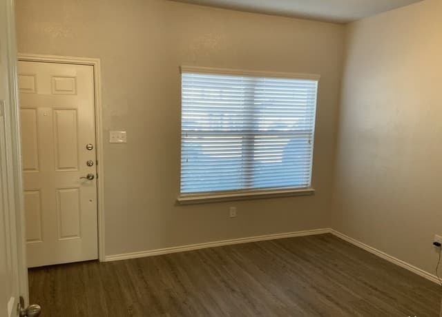3-bedroom rental at 2409 Key Hole view in Converse, TX — photo 5