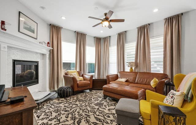 4-bedroom rental at 10523 Foxen Way in Helotes, TX — photo 5