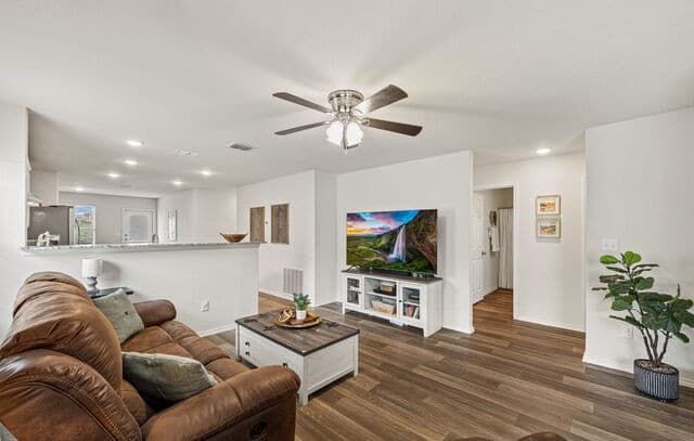 Home for sale at 6235 Windy Grn in San Antonio, TX — photo 4