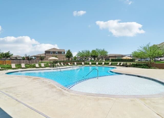 5-bedroom rental at 11432 Feather Vale in San Antonio, TX — photo 4