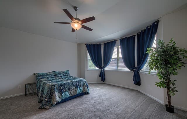 3-bedroom rental at 4939 Ranahan Pass in St Hedwig, TX — photo 3