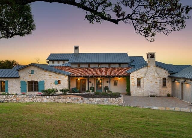 4-bedroom rental at 77 Last Trl in Fredericksburg, TX — photo 4