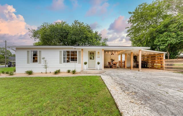 3-bedroom rental at 528 Frey St in Boerne, TX — photo 5