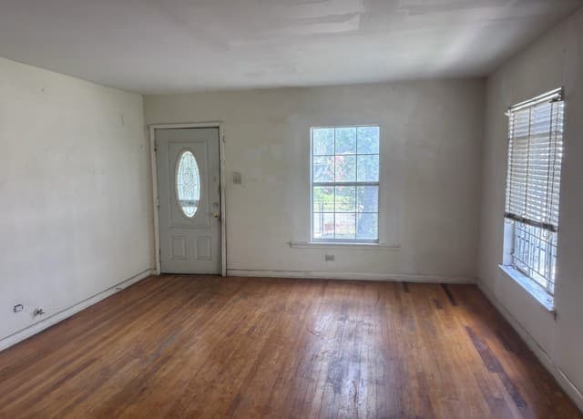 2-bedroom rental at 439 Ward Ave in San Antonio, TX — photo 1