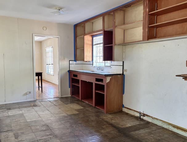2-bedroom rental at 439 Ward Ave in San Antonio, TX — photo 2