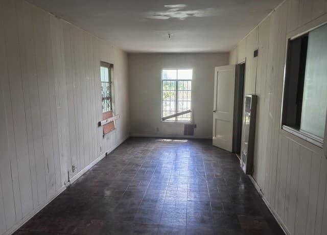 2-bedroom rental at 439 Ward Ave in San Antonio, TX — photo 3