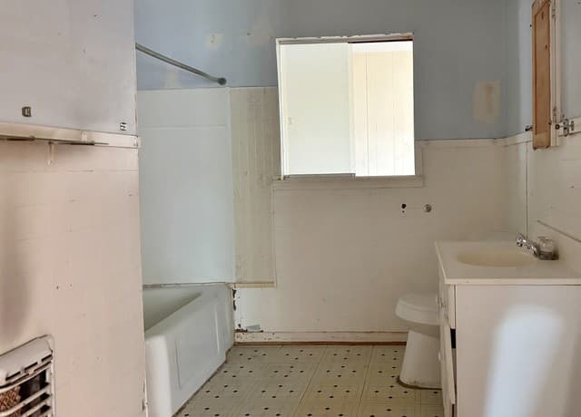 2-bedroom rental at 439 Ward Ave in San Antonio, TX — photo 4