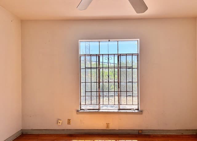 2-bedroom rental at 439 Ward Ave in San Antonio, TX — photo 5