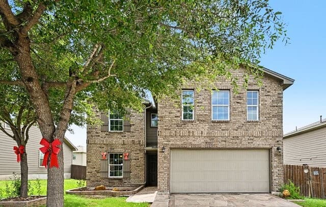 5-bedroom rental at 11207 Two Iron in San Antonio, TX — photo 1