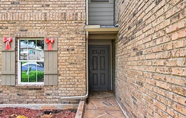 5-bedroom rental at 11207 Two Iron in San Antonio, TX — photo 2