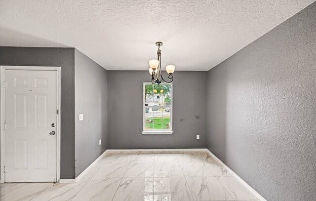 5-bedroom rental at 11207 Two Iron in San Antonio, TX — photo 3