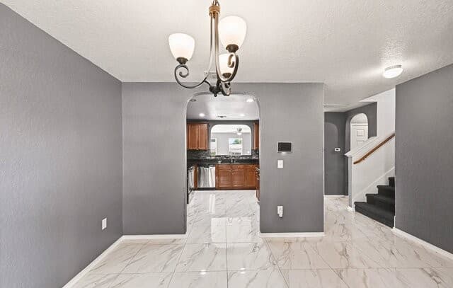 5-bedroom rental at 11207 Two Iron in San Antonio, TX — photo 4