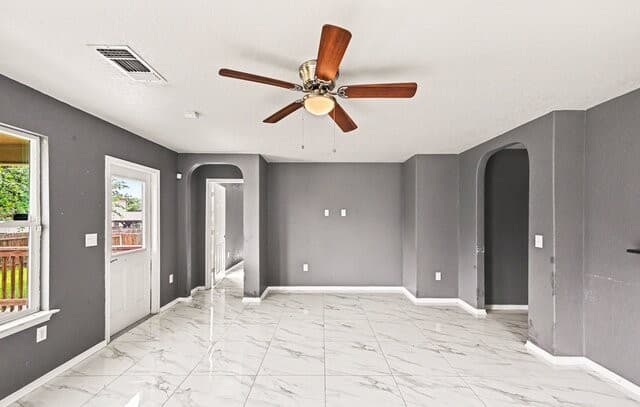 5-bedroom rental at 11207 Two Iron in San Antonio, TX — photo 5