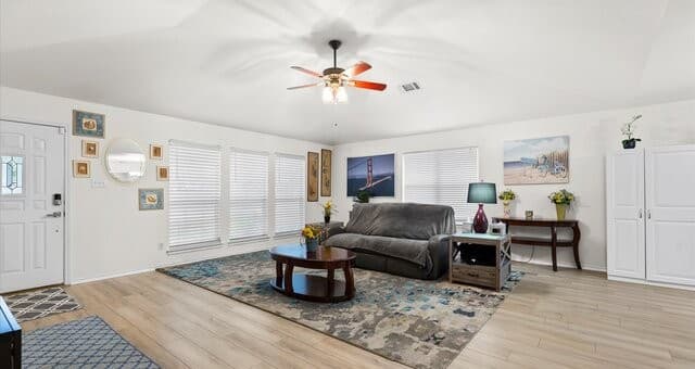 4-bedroom rental at 12323 Stable Road Dr in San Antonio, TX — photo 4