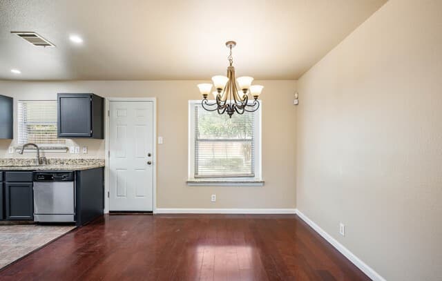 4-bedroom rental at 9111 Spiral Woods in Universal City, TX — photo 5