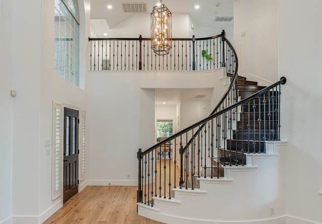 5-bedroom rental at 2842 Stokely Hl in San Antonio, TX — photo 2