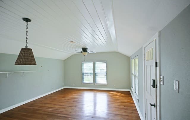 2-bedroom rental at 303 S Manton Ln in Castle Hills, TX — photo 5