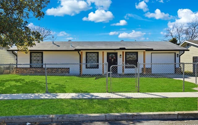 4-bedroom rental at 7326 Glen Brk in San Antonio, TX — photo 3