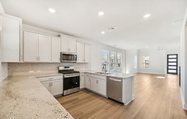 4-bedroom rental at 10211 Briceway Gap in San Antonio, TX — photo 4