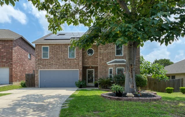 4-bedroom rental at 10530 Summerstone in San Antonio, TX — photo 2