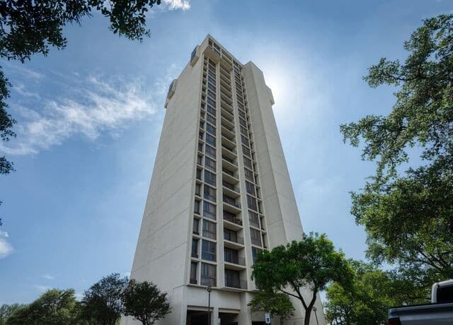 2-bedroom rental at 7701 Wurzbach Rd Unit 1105 in San Antonio, TX — photo 5