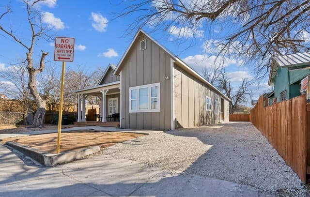 rental at 112 Hill St in San Antonio, TX — photo 1